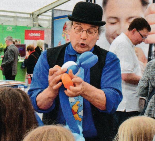 Ballonmagier Thierry begeisterte mit seinen ausgefallenen Kreationen.  Foto: Diabetiker Niedersachsen e.V.