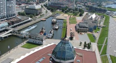 Blick auf dem Museumshafen vom SailCity Hochaus